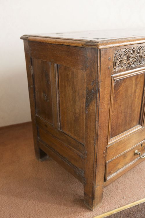 GOOD EARLY 18TH CENTURY OAK MULE CHEST - ADDITIONAL PHOTO 10