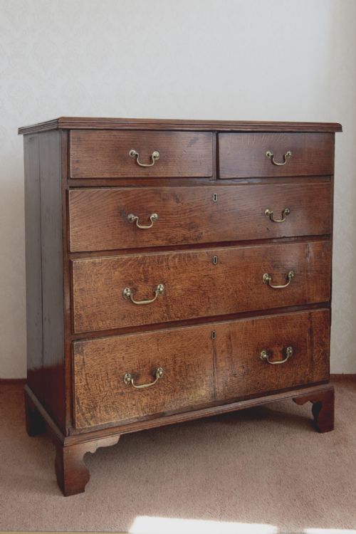 good late 18th century five drawer dressing chest - CATEGORY: ANTIQUE CHEST OF DRAWERS - DATED 19TH CENTURY