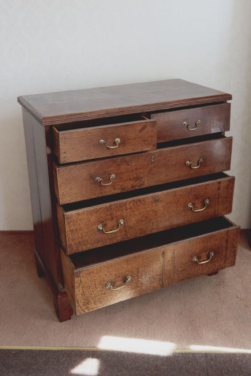 GOOD LATE 18TH CENTURY FIVE DRAWER DRESSING CHEST - ADDITIONAL PHOTO 2