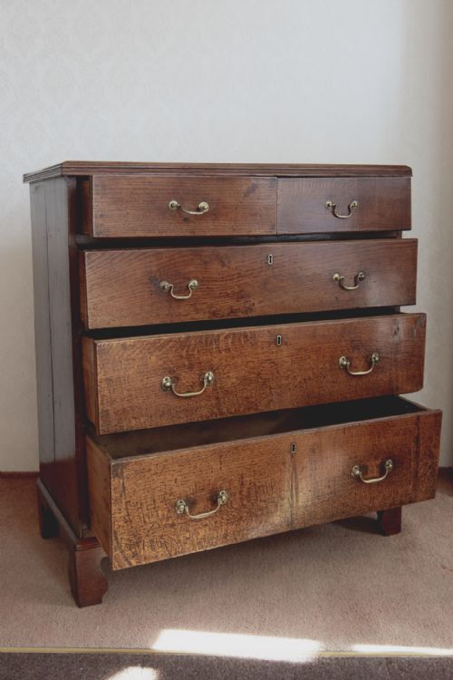 GOOD LATE 18TH CENTURY FIVE DRAWER DRESSING CHEST - ADDITIONAL PHOTO 3