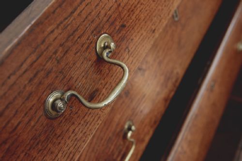 GOOD LATE 18TH CENTURY FIVE DRAWER DRESSING CHEST - ADDITIONAL PHOTO 4