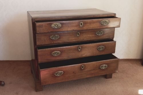 MAHOGANY DRESSING CHEST WITH FOUR GRADUATED DRAWERS - ADDITIONAL PHOTO 1