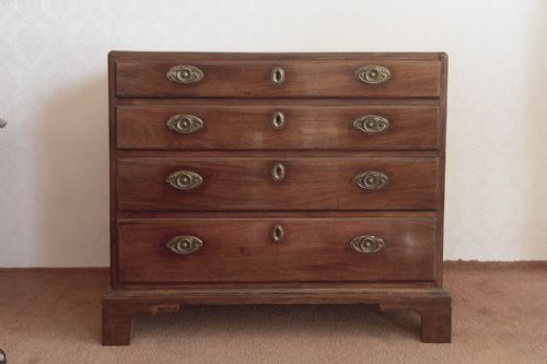 MAHOGANY DRESSING CHEST WITH FOUR GRADUATED DRAWERS - ADDITIONAL PHOTO 6