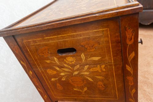 A VERY ATTRACTIVE EARLY 19TH CENTURY SIDE CABINET - ADDITIONAL PHOTO 2