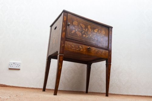 A VERY ATTRACTIVE EARLY 19TH CENTURY SIDE CABINET - ADDITIONAL PHOTO 3