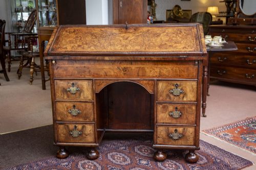 RARE WILLIAM AND MARY WALNUT WRITING DESK - ADDITIONAL PHOTO 2