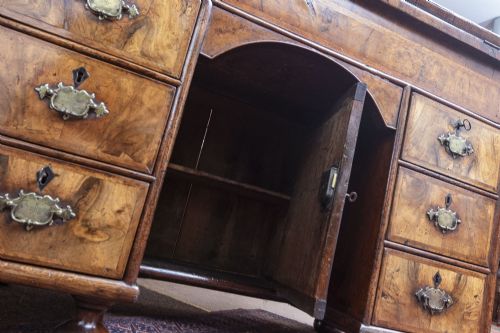 RARE WILLIAM AND MARY WALNUT WRITING DESK - ADDITIONAL PHOTO 5