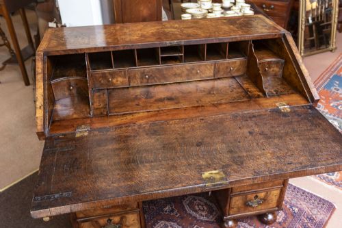 RARE WILLIAM AND MARY WALNUT WRITING DESK - ADDITIONAL PHOTO 7