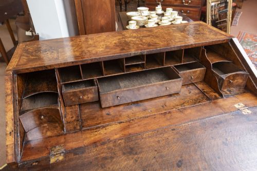 RARE WILLIAM AND MARY WALNUT WRITING DESK - ADDITIONAL PHOTO 9