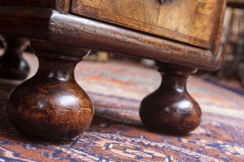 RARE WILLIAM AND MARY WALNUT WRITING DESK - ADDITIONAL PHOTO 14