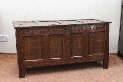 panelled 17th century oak coffer - CATEGORY: ANTIQUE CHESTS - DATED 17TH CENTURY