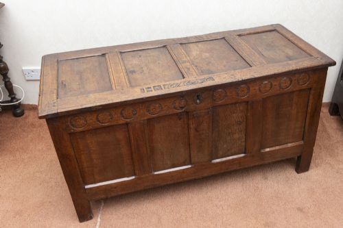 PANELLED 17TH CENTURY OAK COFFER - ADDITIONAL PHOTO 2