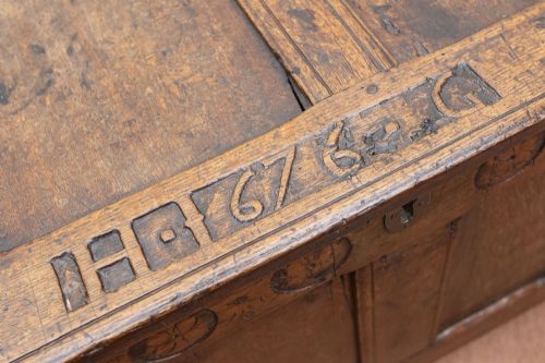 PANELLED 17TH CENTURY OAK COFFER - ADDITIONAL PHOTO 3