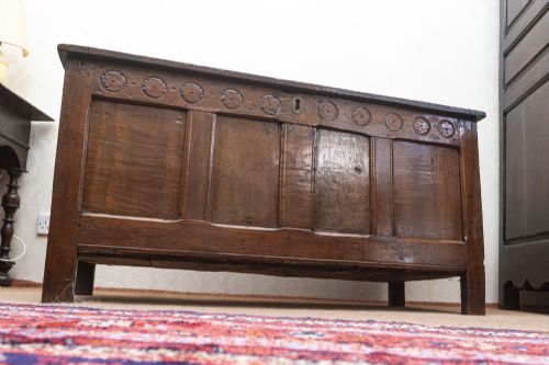 PANELLED 17TH CENTURY OAK COFFER - ADDITIONAL PHOTO 5