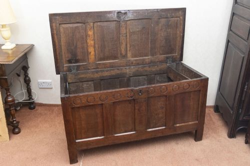 PANELLED 17TH CENTURY OAK COFFER - ADDITIONAL PHOTO 7
