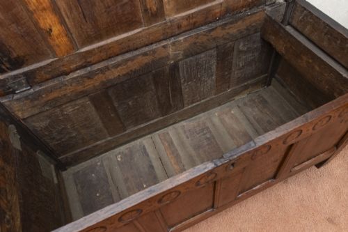 PANELLED 17TH CENTURY OAK COFFER - ADDITIONAL PHOTO 8