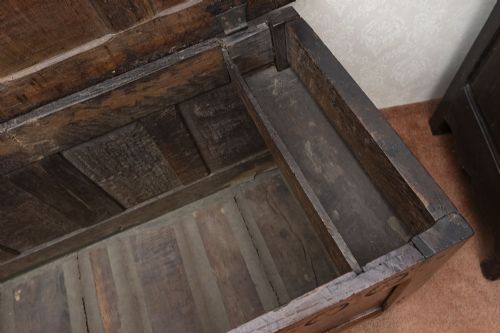 PANELLED 17TH CENTURY OAK COFFER - ADDITIONAL PHOTO 9