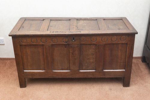 PANELLED 17TH CENTURY OAK COFFER - ADDITIONAL PHOTO 11