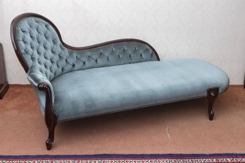 very pretty chaise lounge of small size - CATEGORY: ANTIQUE SOFAS - DATED 19TH CENTURY