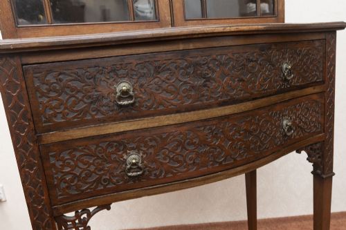 GOOD LATE 19TH CENTURY TWO DRAWER MAHOGANY DISPLAY CABINET - ADDITIONAL PHOTO 6