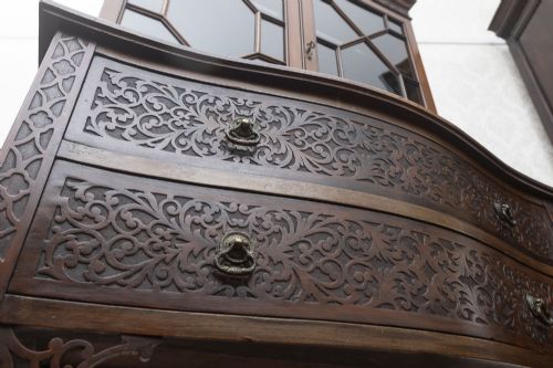 GOOD LATE 19TH CENTURY TWO DRAWER MAHOGANY DISPLAY CABINET - ADDITIONAL PHOTO 7