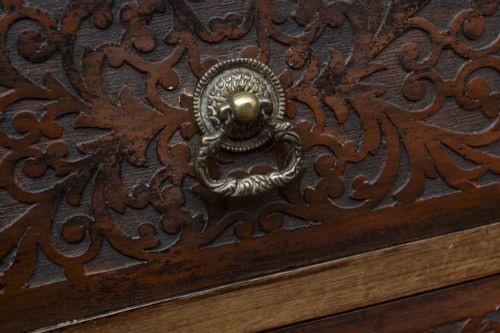 GOOD LATE 19TH CENTURY TWO DRAWER MAHOGANY DISPLAY CABINET - ADDITIONAL PHOTO 8