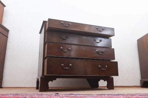 ANTIQUE FOUR DRAWER DRESSING CHEST IN MAHOGANY - ADDITIONAL PHOTO 7