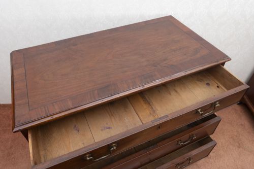 ANTIQUE FOUR DRAWER DRESSING CHEST IN MAHOGANY - ADDITIONAL PHOTO 8