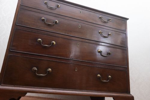 ANTIQUE FOUR DRAWER DRESSING CHEST IN MAHOGANY - ADDITIONAL PHOTO 9