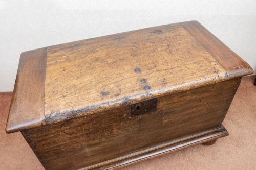 FABULOUS AND RARE CONTINENTAL BLANKET CHEST - ADDITIONAL PHOTO 2