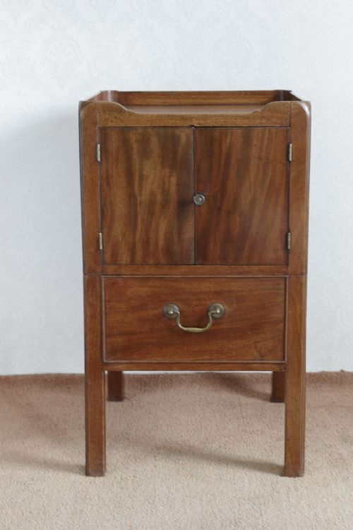 18TH CENTURY TRAY TOP BEDSIDE CABINET - ADDITIONAL PHOTO 4
