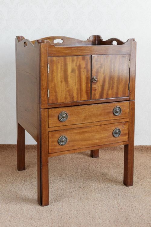ATTRACTIVE 18TH CENTURY TRAY TOP BEDSIDE CUPBOARD - ADDITIONAL PHOTO 1