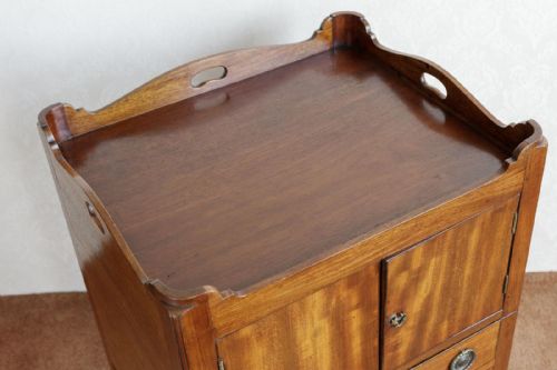 ATTRACTIVE 18TH CENTURY TRAY TOP BEDSIDE CUPBOARD - ADDITIONAL PHOTO 2