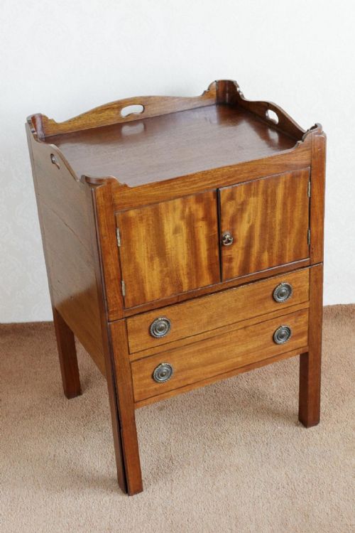ATTRACTIVE 18TH CENTURY TRAY TOP BEDSIDE CUPBOARD - ADDITIONAL PHOTO 5