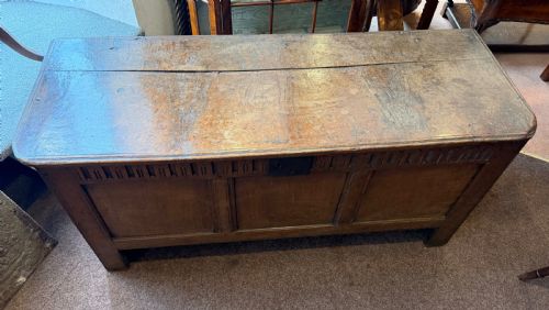 GOOD LATE 17TH CENTURY ENGLISH OAK COFFER - ADDITIONAL PHOTO 1