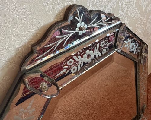 LATE 19TH CENTURY GLASS MIRROR OF VENETIAN ORIGIN - ADDITIONAL PHOTO 2