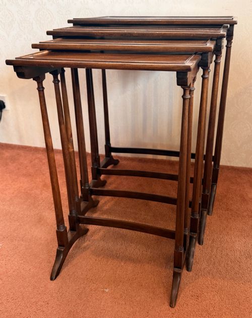 SCARCE SET OF FOUR NESTING TABLES IN MAHOGANY - ADDITIONAL PHOTO 1