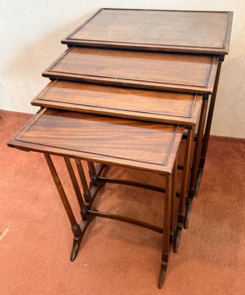 SCARCE SET OF FOUR NESTING TABLES IN MAHOGANY - ADDITIONAL PHOTO 2