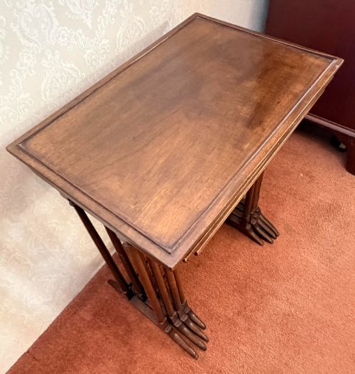 SCARCE SET OF FOUR NESTING TABLES IN MAHOGANY - ADDITIONAL PHOTO 8