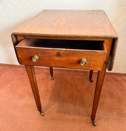 MAHOGANY PEMBROKE SIDE TABLE - ADDITIONAL PHOTO 1
