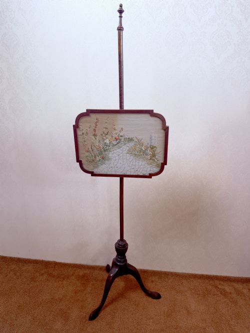 SMALL MAHOGANY POLE SCREEN
