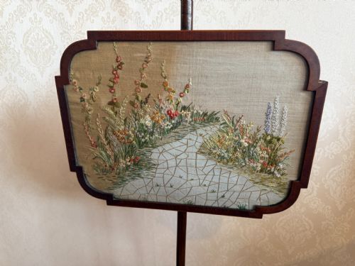 SMALL MAHOGANY POLE SCREEN - ADDITIONAL PHOTO 4