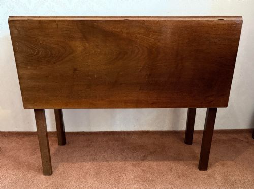 MAHOGANY DROP LEAF TABLE TO SEAT FOUR