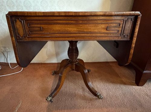 GOOD MAHOGANY FOUR SEATER DROP LEAF BREAKFAST TABLE WITH CENTRE COLOUMN - ADDITIONAL PHOTO 6