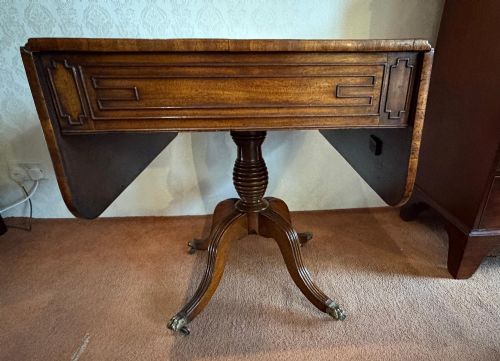 GOOD MAHOGANY FOUR SEATER DROP LEAF BREAKFAST TABLE WITH CENTRE COLOUMN - ADDITIONAL PHOTO 7