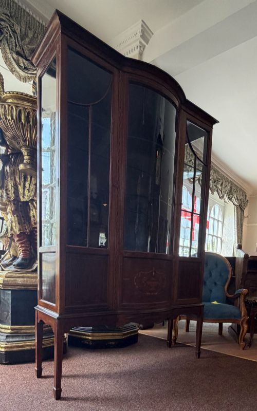 LATE VICTORIAN MAHOGANY DISPLAY CABINET WITH DELICATE INLAYT AND VERY PRETTY BOW FRONT DOOR - ADDITIONAL PHOTO 5