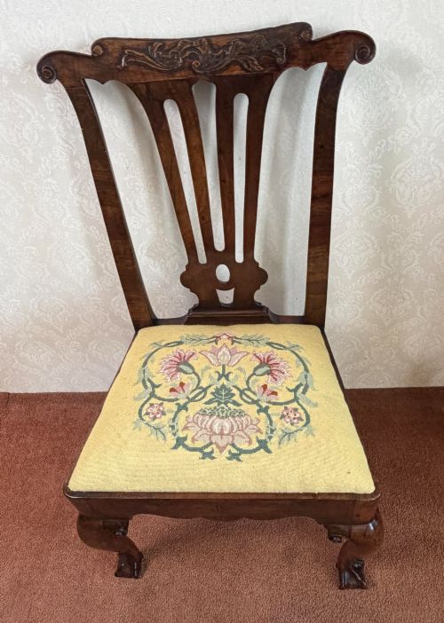 MAGNIFICENT EARLY 18TH CENTURY ENGLISH WALNUT SIDEDESK CHAIR WITH DROP IN SEAT - ADDITIONAL PHOTO 5