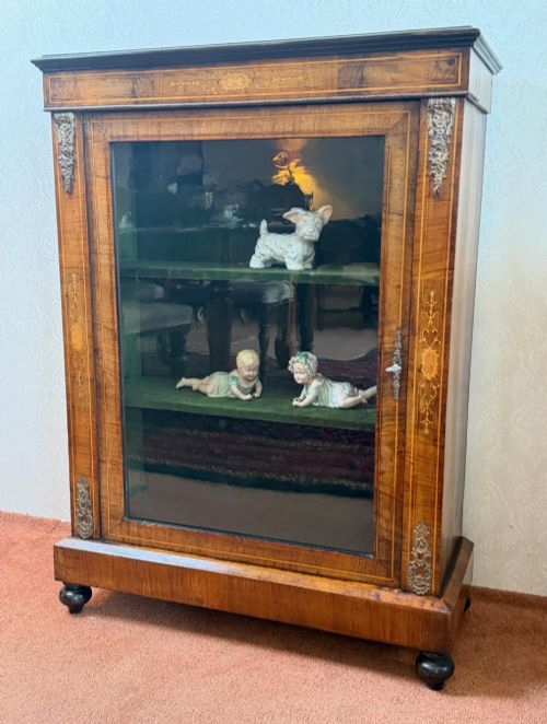 VERY PRETTY VICTORIAN WALNUT DISPLAY PIER CABINET