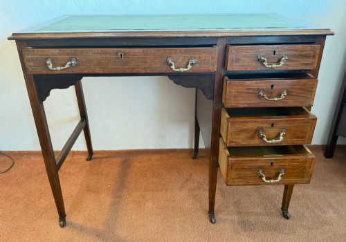SMALL PRETTY KNEEHOLE DESK - ADDITIONAL PHOTO 4