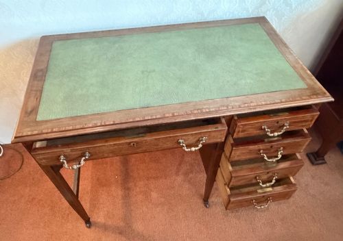 SMALL PRETTY KNEEHOLE DESK - ADDITIONAL PHOTO 5